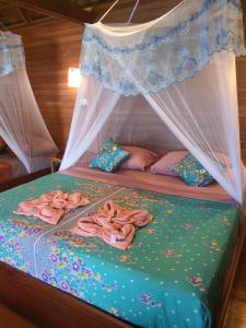 Postel nebo postele na pokoji v ubytování Sabai Corner Bungalows - SHA Extra Plus