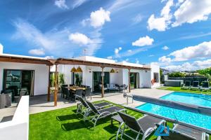 Basen w obiekcie 222 - Villa Noches De Luna by Villas Now Ltd lub w pobliżu