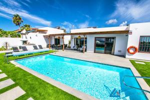 Basen w obiekcie 222 - Villa Noches De Luna by Villas Now Ltd lub w pobliżu