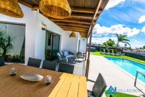 Basen w obiekcie 222 - Villa Noches De Luna by Villas Now Ltd lub w pobliżu