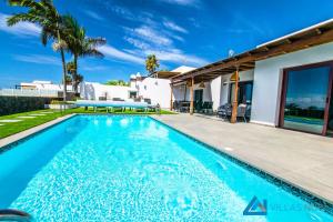 Basen w obiekcie 222 - Villa Noches De Luna by Villas Now Ltd lub w pobliżu