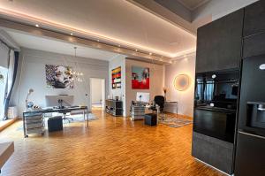 Posezení v ubytování Luxurious, huge designer Loft, central Kreuzberg