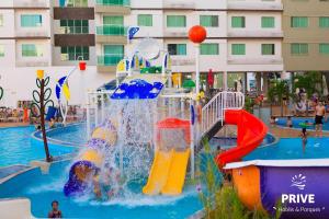 a pool with a water park with a slide at Riviera Park Caldas Novas in Caldas Novas