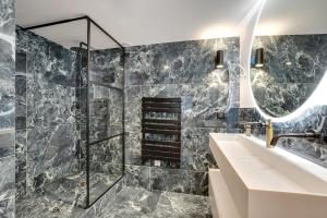 Łazienka w obiekcie Incroyable appartement - 3BR-8P - Pl de la Nation