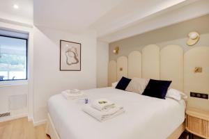 Łóżko lub łóżka w pokoju w obiekcie Incroyable appartement - 3BR-8P - Pl de la Nation