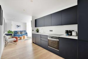 Kuchnia lub aneks kuchenny w obiekcie Incroyable appartement - 3BR-8P - Pl de la Nation