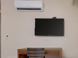 TV a/nebo společenská místnost v ubytování Hotel Summer Frente Al Mar