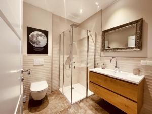 A bathroom at CASA REHSE I Loft-Apartment I kostenlos Parken & WLAN I Self-Check-in I ÖPNV I 65Zoll-TV