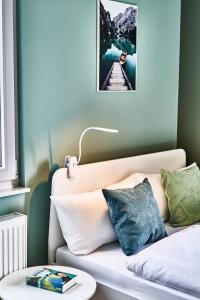 Postel nebo postele na pokoji v ubytování PRIMERA Zimmer mit Gemeinschaftsbad