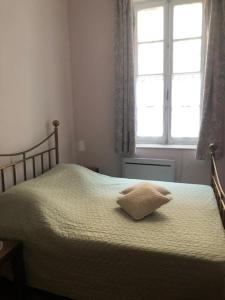 Posteľ alebo postele v izbe v ubytovaní agréable, touche exotique