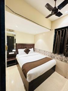 Postel nebo postele na pokoji v ubytování KALPANA RESIDENCY - A Family Hotel