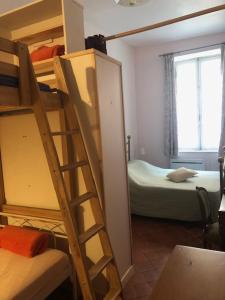 Posteľ alebo postele v izbe v ubytovaní agréable, touche exotique + 4 fotografie