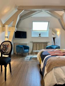 a bedroom with a bed and a tv and a window at Richard Lequet Domaine gastronomique du Val d Atur in Boulazac