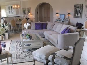 Χώρος καθιστικού στο La Maison Jaune +16 φωτογραφίες