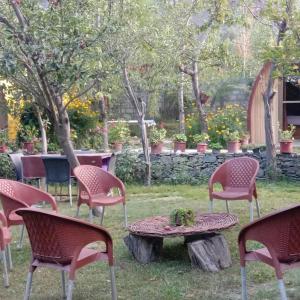 a group of chairs and a table in a yard at Royal Heritage Nagar in Maiūn