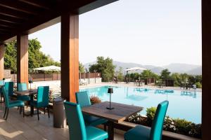 Bazén v ubytování LUAL Bleisure Hotel nebo v jeho okolí
