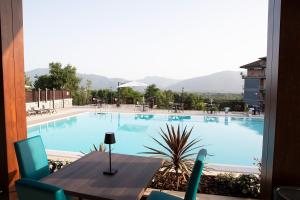 Bazén v ubytování LUAL Bleisure Hotel nebo v jeho okolí