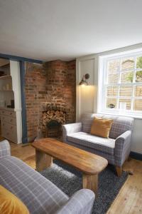 a living room with a couch and a coffee table at The Royal in Wallingford