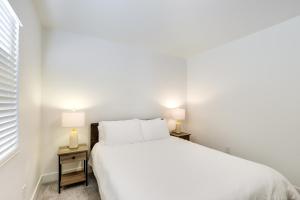 Rúm í herbergi á Inviting American Fork Home with Community Pool!