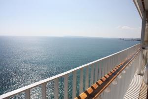 a view of the ocean from a balcony at Apartamento Torre Alacant in Alicante