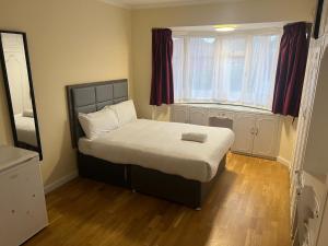 a small bedroom with a bed and a mirror at Vyner House in London