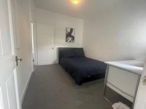 Voodi või voodid majutusasutuse 3 Bedroom House in Dartford toas