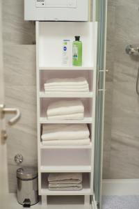 a towel rack with towels in a bathroom at Thyke Apartment in Krapinske Toplice