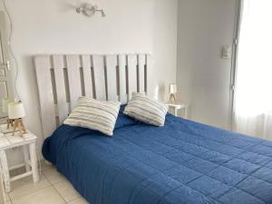 Posteľ alebo postele v izbe v ubytovaní Maison de vacances face à la mer