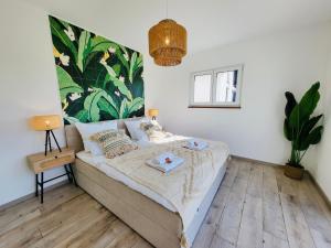 Postel nebo postele na pokoji v ubytování SiOUX: stilvoll eingerichtetes „BOHO“ Apartment