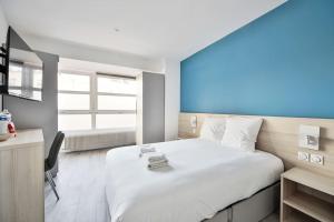 a bedroom with a large white bed and a desk at 15.Studio#Charenton#Fitness#Cinema in Charenton-le-Pont