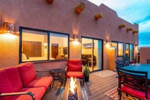 Ruang duduk di Gorgeous Moab Retreat