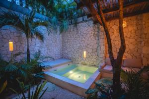 Bassein majutusasutuses Nãmas Tulum või selle lähedal