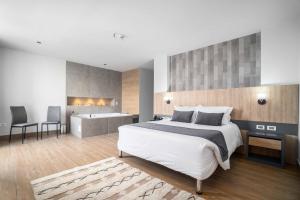 Giường trong phòng chung tại Hotel Plaza del Lili +20 ảnh