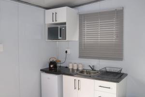 Η κουζίνα ή μικρή κουζίνα στο Zen-Inn Guesthouse