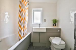 a bathroom with a toilet and a sink at StayRight 3-Bed Home Near Central Cardiff- Sleeps 8, Twin Or King Beds in Cardiff