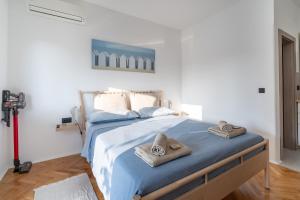 Ένα ή περισσότερα κρεβάτια σε δωμάτιο στο Modern Studio with Terrace, Bikes & Parking +5 φωτογραφίες