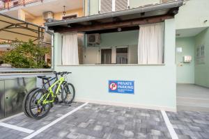 Ποδηλασία στο Modern Studio with Terrace, Bikes & Parking ή στη γύρω περιοχή