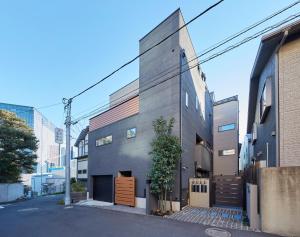 a building with a wooden door on a street at Maruka Osaki Room C - Vacation STAY 53141v in Tokyo