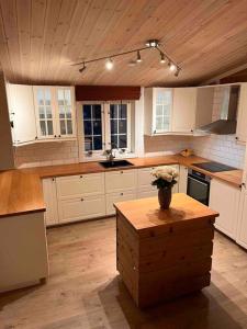 Una cocina o cocineta en Trysil - stor hytte med plass til storfamilien