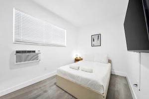 Posteľ alebo postele v izbe v ubytovaní Historic Hidden Gem: 2 Bedroom Apartment