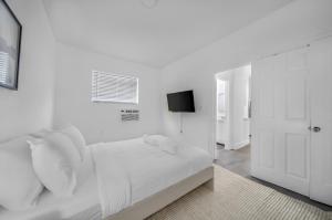 Posteľ alebo postele v izbe v ubytovaní Historic Hidden Gem: 2 Bedroom Apartment