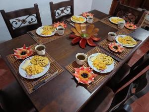 Φαγητό σε αυτό το δωμάτιο σε οικογενειακή κατοικία ή κάπου εκεί κοντά +22 φωτογραφίες