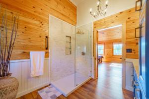 Phòng tắm tại Adirondack Alpine Cabin with Hot Tub, Near Whiteface, Lake Placid, Game Rm, Fenced Yard, Views +56 ảnh