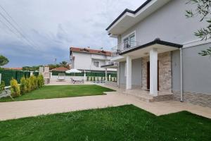 Budova, kde se vila nachází