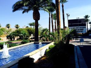 Πισίνα στο ή κοντά στο Laughlin River Lodge