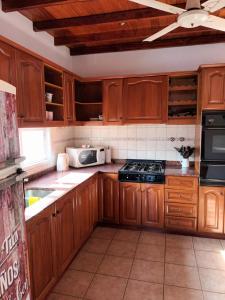 Kuchyň nebo kuchyňský kout v ubytování casa en el centro de Tigre