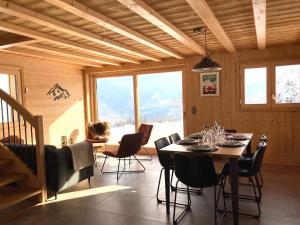 Posedenie v ubytovaní Chalet neuf vue panoramique sur le MONT-BLANC
