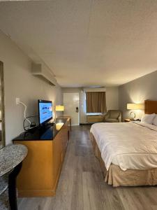 Ένα ή περισσότερα κρεβάτια σε δωμάτιο στο Lanett Inn
