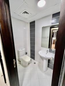 Koupelna v ubytování Single Partition Room in Al Barsha 1 Near Mashreq Metro