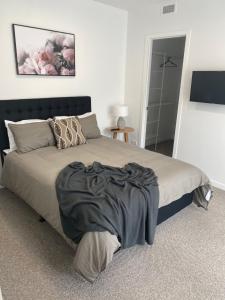 a bedroom with a large bed in a room at Waterfront 209 in Paihia